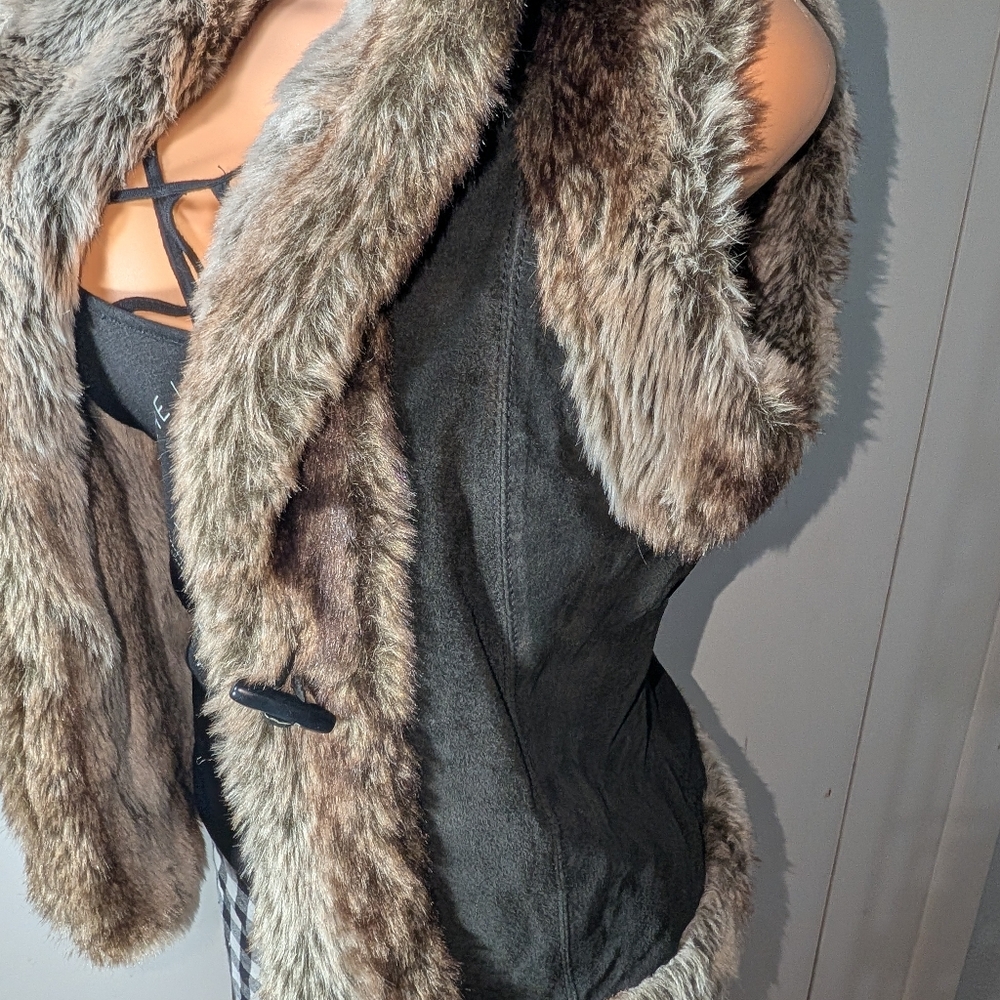 Live a Little Black and grey faux fur vest Size M #boho - Picture 2 of 7